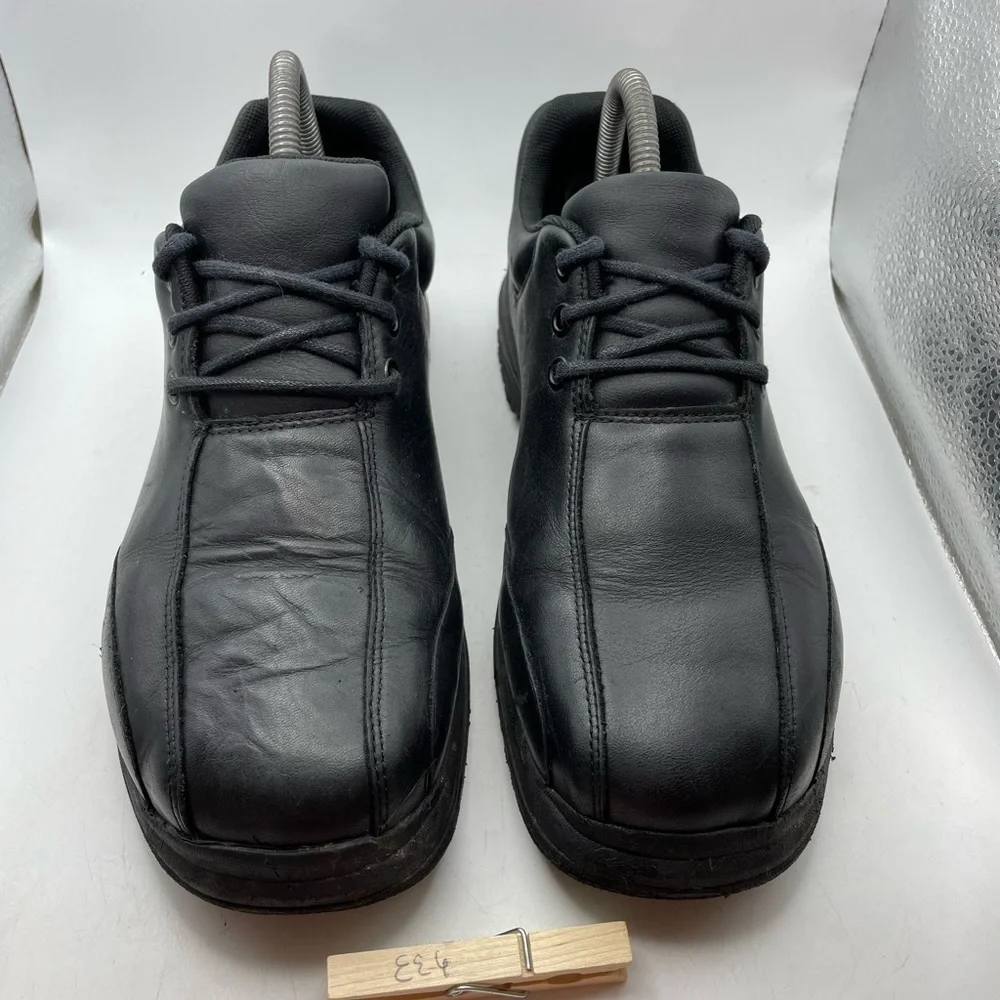 Crocs Slip Resistant black leather mens work sneakers size 8